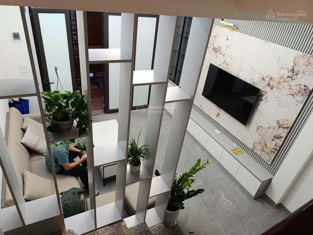 Hơn 8 tỷ nhà mới 5 tầng full nội thất mới tinh. nhà phố hồ tùng mậu  ngã tư cầu vượt mai dịch