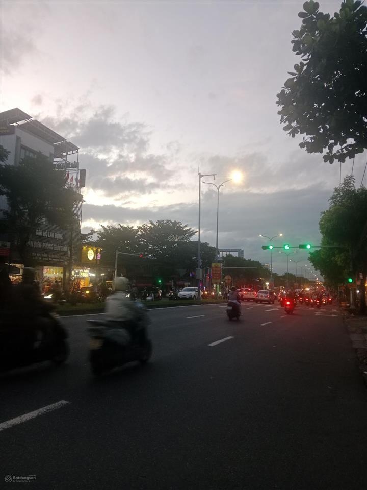 Bán nhà 2 tầng mặt tiền kinh doanh