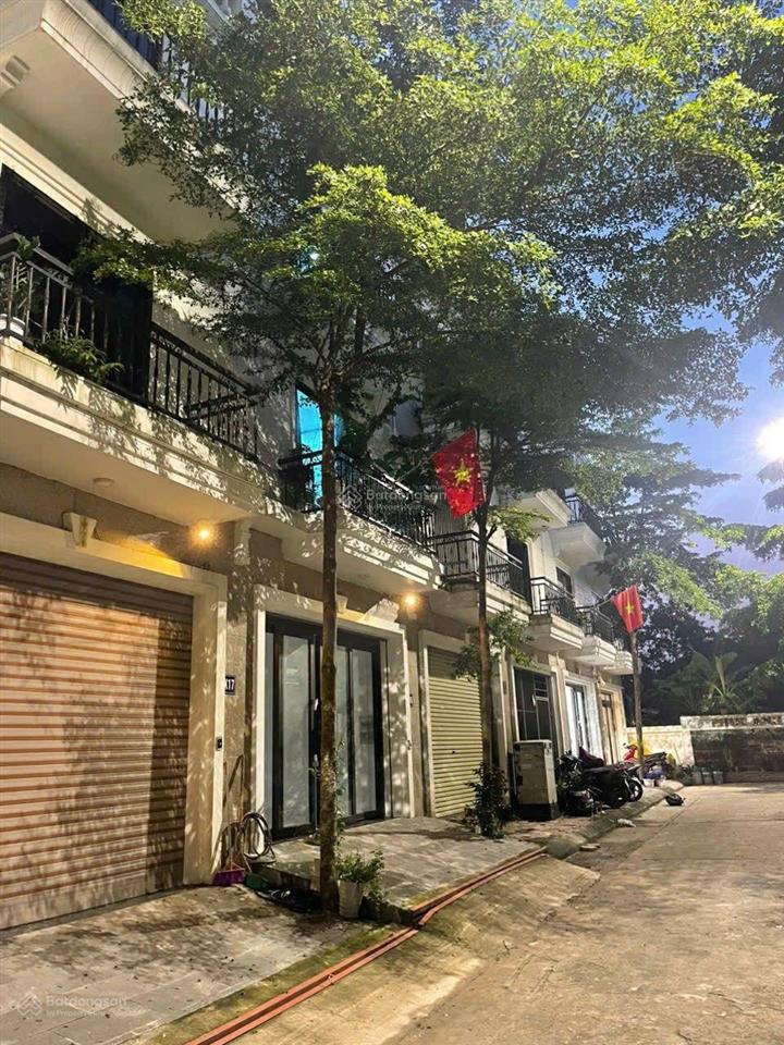 Gia đình cần bán gấp  nhà đối diện kđt thanh hà 67.5m (4.5x15m)  chỉ 13 tỷ  thương lượng mạnh