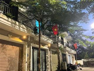 Gia đình cần bán gấp  nhà đối diện kđt thanh hà 67.5m (4.5x15m)  chỉ 13 tỷ  thương lượng mạnh