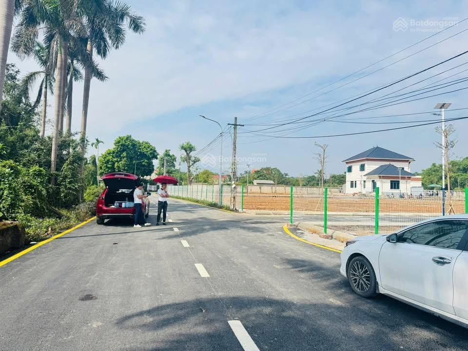 Siêu phẩm đất nền hai mặt tiền tại la gián hoà lạc.