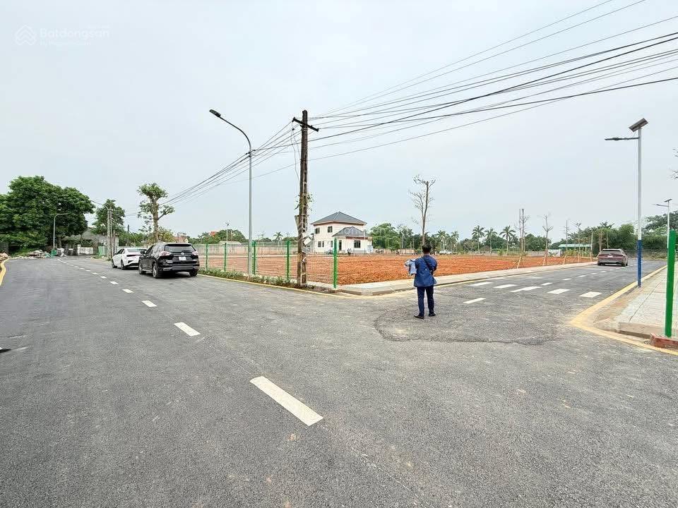 Siêu phẩm đất nền hai mặt tiền tại la gián hoà lạc.