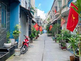 Ngay emart gò vấp  phan huy ích  52.5m2  ngang 5.6m.