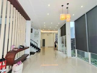 Bán biệt thự 3 tầng tại nguyễn văn linh, 22,8 tỷ, 194m2, q7, hcm, chính chủ