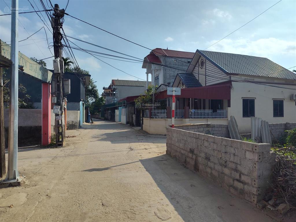 Trung tâm xã vân phúc. gần trường cấp 1. 2. gần trạm y tế . gần trường mầm non. đường ô tô tránh.