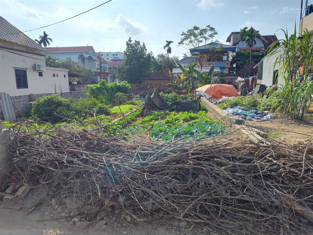 Trung tâm xã vân phúc. gần trường cấp 1. 2. gần trạm y tế . gần trường mầm non. đường ô tô tránh.