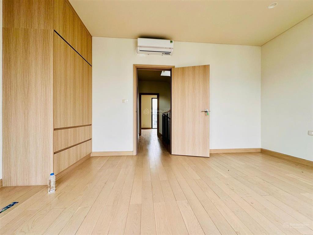 Căn hiếm the manor 1 cọc 1, full nội thất, miễn phí dịch vụ, an ninh 24/7 giá 23tr/th!