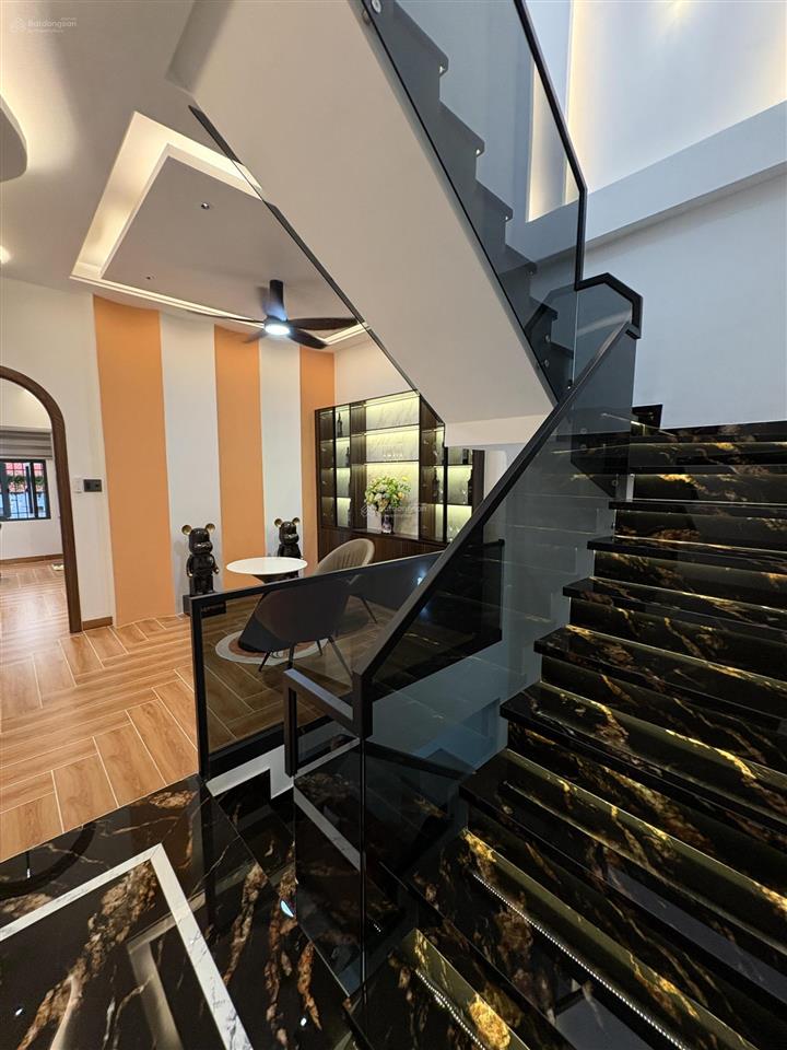 Chủ giảm mạnh 1 tỷ nhà mặt phố nguyễn duy cung, gò vấp, 11,9 tỷ, 95,5m2, view đẹp