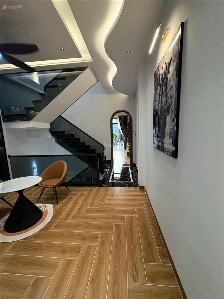 Chủ giảm mạnh 1 tỷ nhà mặt phố nguyễn duy cung, gò vấp, 11,9 tỷ, 95,5m2, view đẹp