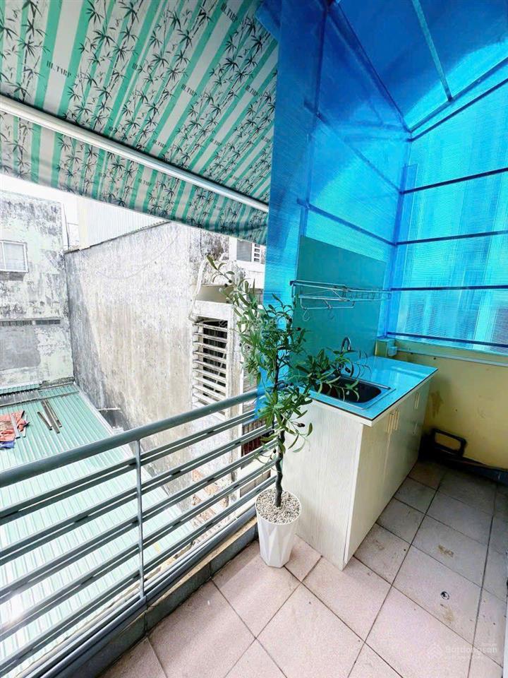 Ban công tách bếp máy giặt riêng ngay trung tâm quận 3