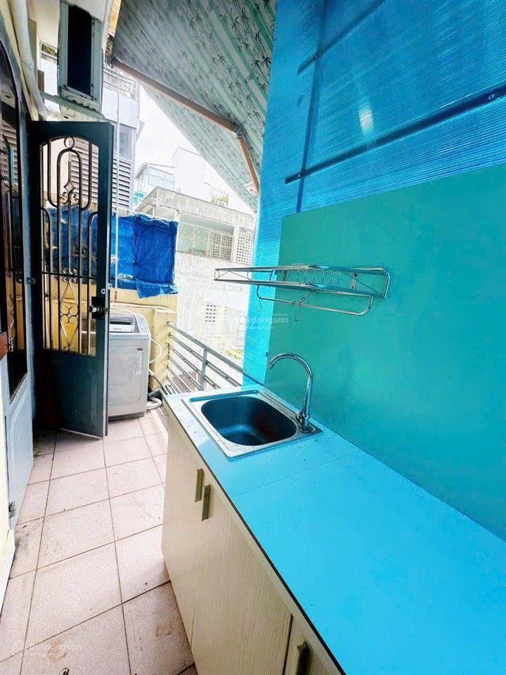 Ban công tách bếp máy giặt riêng ngay trung tâm quận 3