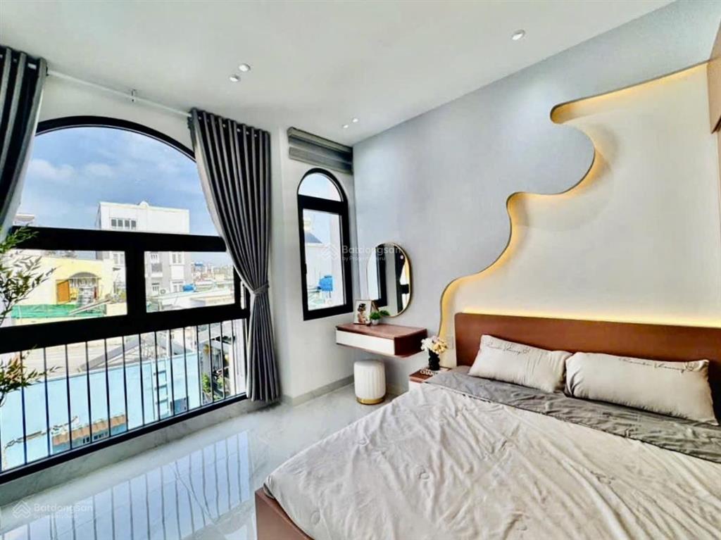 Giá tốt nhà phố bàn cờp3q3,gần chợ bàn cờ. giá 5tỷ 300tr / 92m2, đang cho thuê 28 tr /tháng.