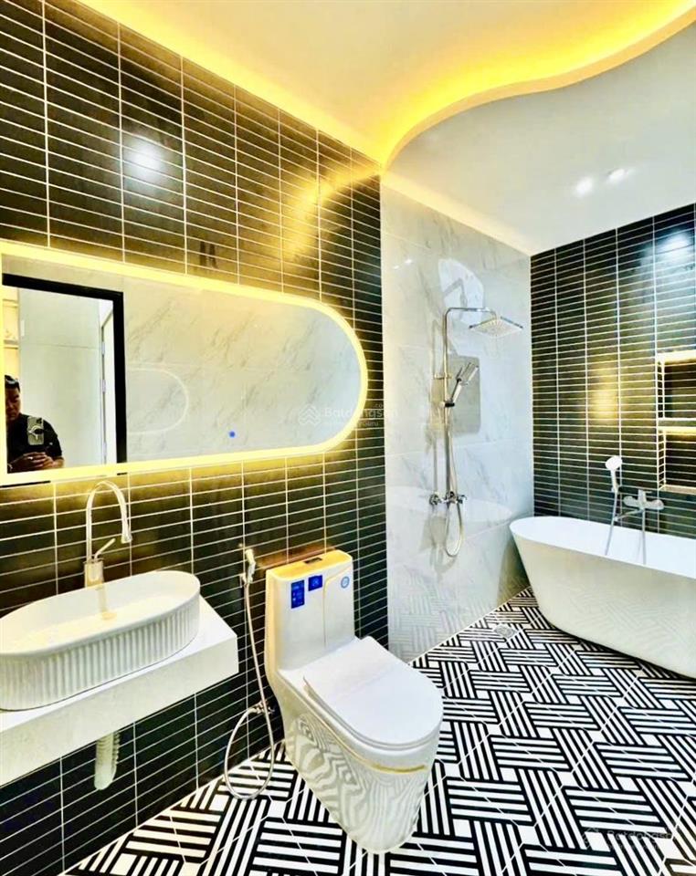 Giá tốt nhà phố bàn cờp3q3,gần chợ bàn cờ. giá 5tỷ 300tr / 92m2, đang cho thuê 28 tr /tháng.