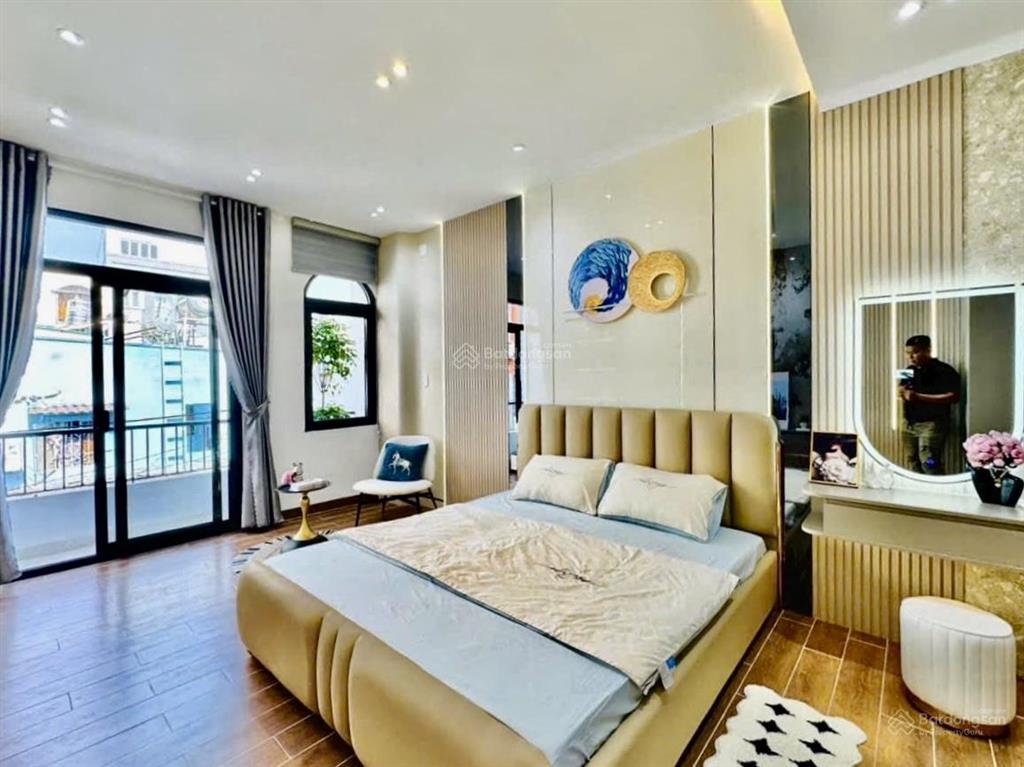 Giá tốt nhà phố bàn cờp3q3,gần chợ bàn cờ. giá 5tỷ 300tr / 92m2, đang cho thuê 28 tr /tháng.