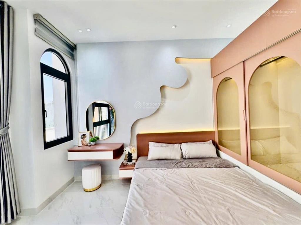 Giá tốt nhà phố bàn cờp3q3,gần chợ bàn cờ. giá 5tỷ 300tr / 92m2, đang cho thuê 28 tr /tháng.