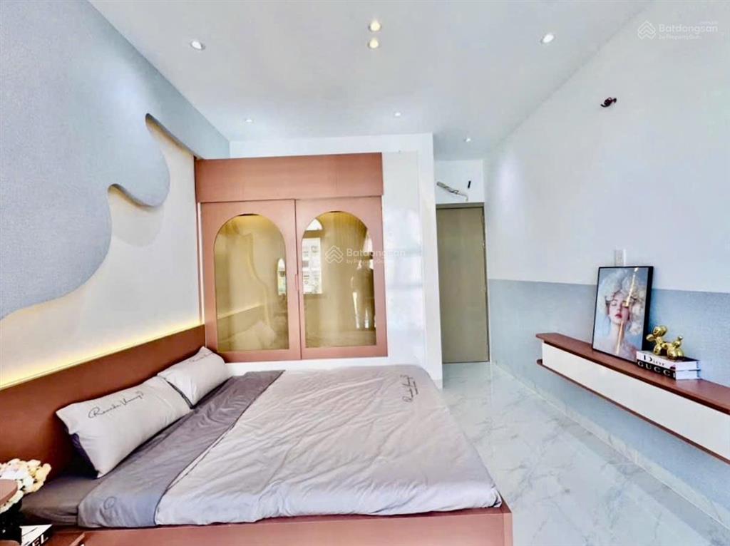 Giá tốt nhà phố bàn cờp3q3,gần chợ bàn cờ. giá 5tỷ 300tr / 92m2, đang cho thuê 28 tr /tháng.