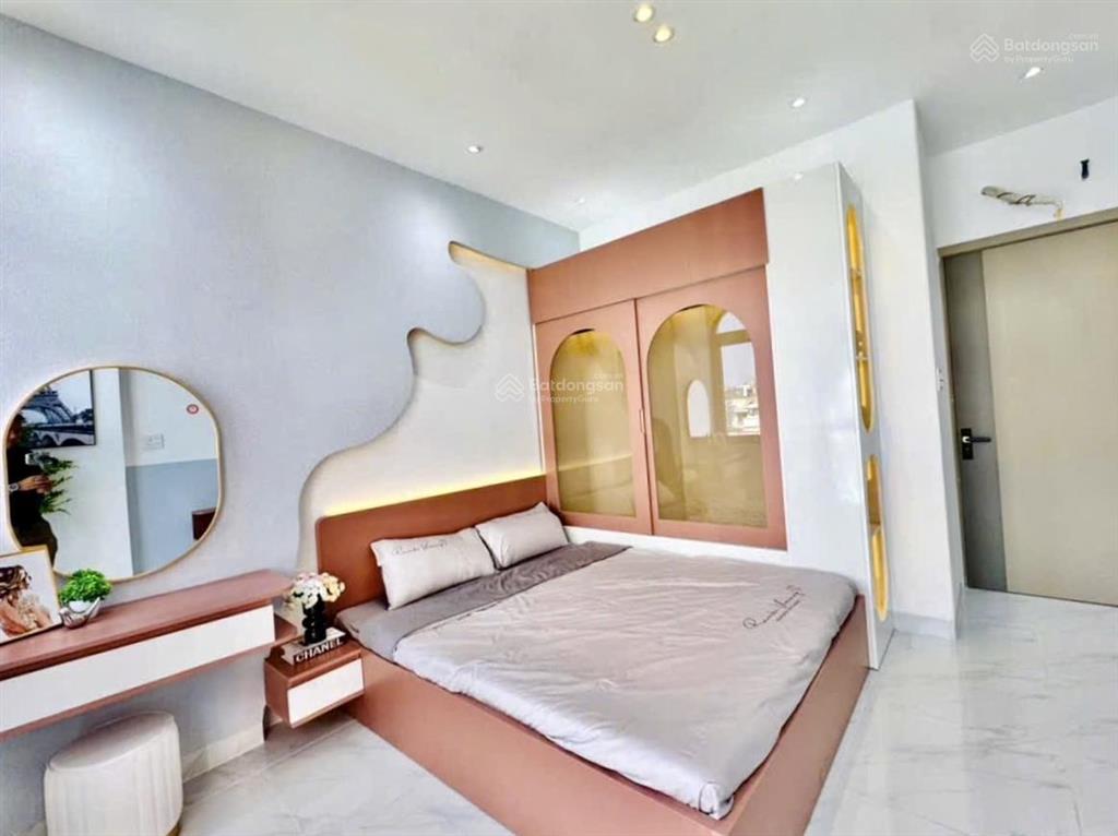 Giá tốt nhà phố bàn cờp3q3,gần chợ bàn cờ. giá 5tỷ 300tr / 92m2, đang cho thuê 28 tr /tháng.