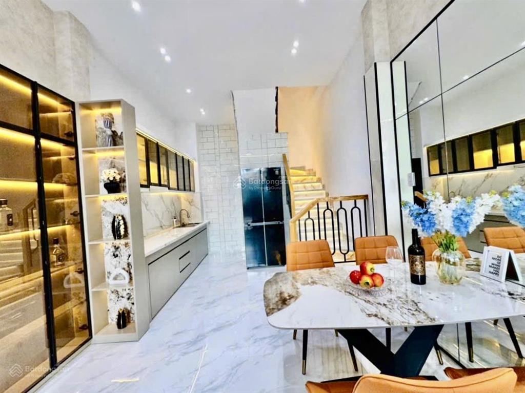 Giá tốt nhà phố bàn cờp3q3,gần chợ bàn cờ. giá 5tỷ 300tr / 92m2, đang cho thuê 28 tr /tháng.