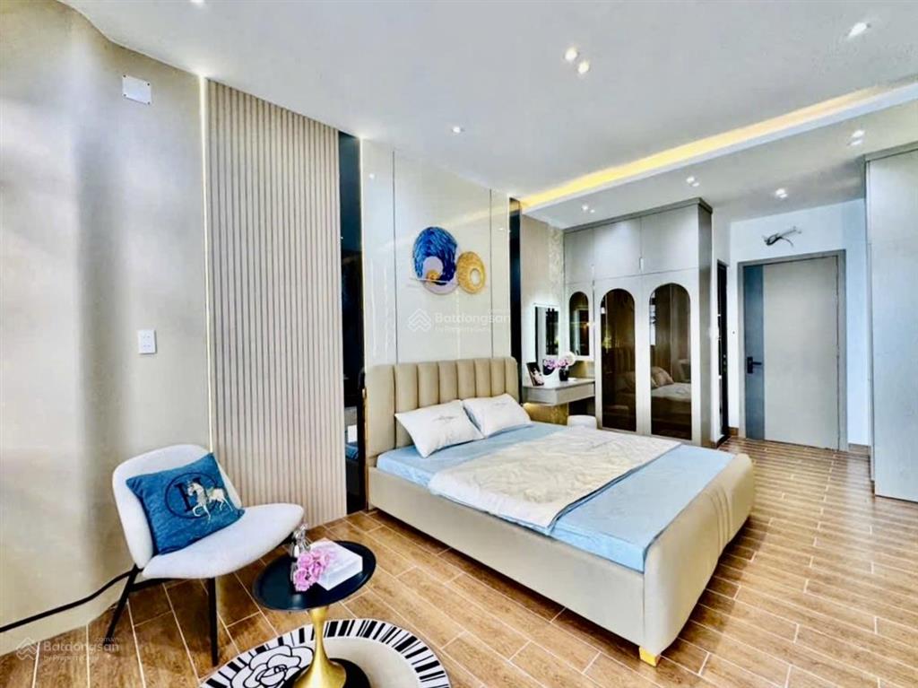 Giá tốt nhà phố bàn cờp3q3,gần chợ bàn cờ. giá 5tỷ 300tr / 92m2, đang cho thuê 28 tr /tháng.