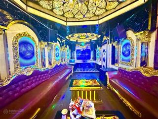 Chủ đang kinh doanh karaoke doanh thu 300tr/tháng hai mặt thoáng view hồ ô tô đỗ cổng chủ