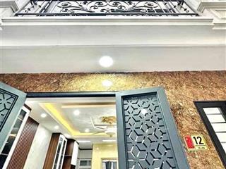 Nhà 5 tầng thang máy nhập chạy vèo vèo cách ô tô 50m