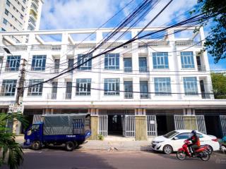 Cần bán nhà liền kề mặt tiền đường thanh niên.
diện tích 100m2, thuận tiện đi lại