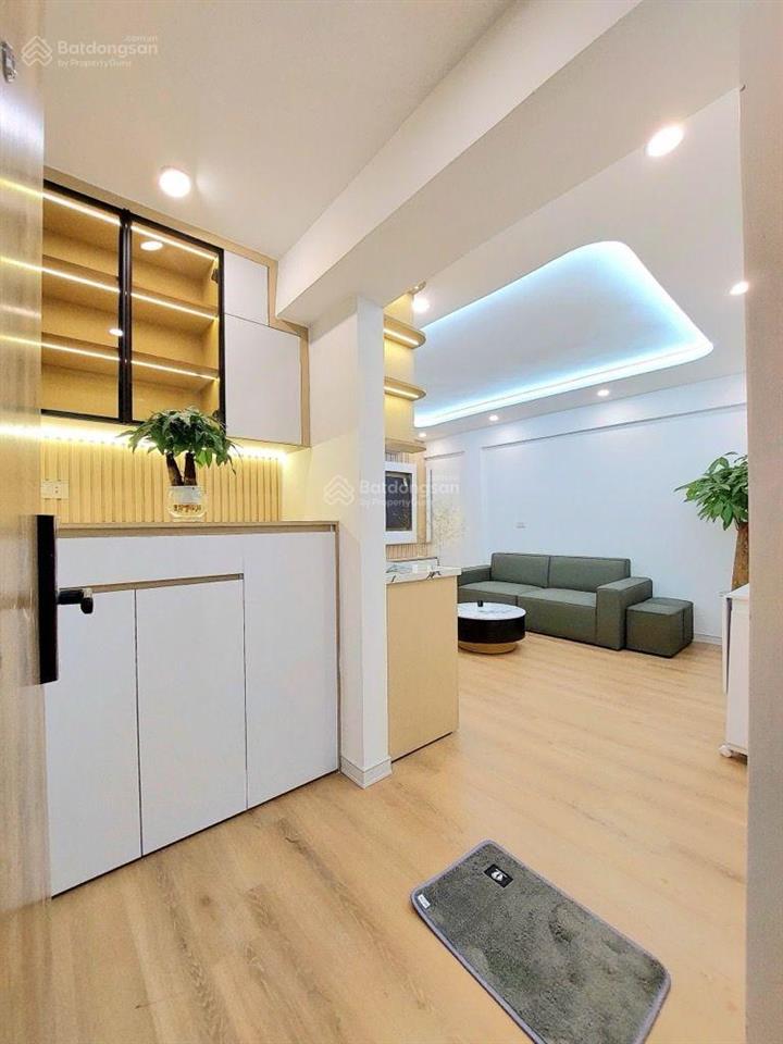 Tập thể bách khoa tầng 3 1 bước ra phố ở cực sướng