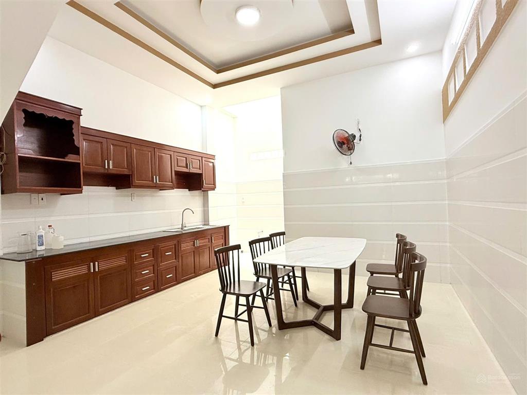 Cho thuê nhà nguyên căn ngay tttm gigamall  hiệp bình chánh  cách phạm văn đồng 150m.