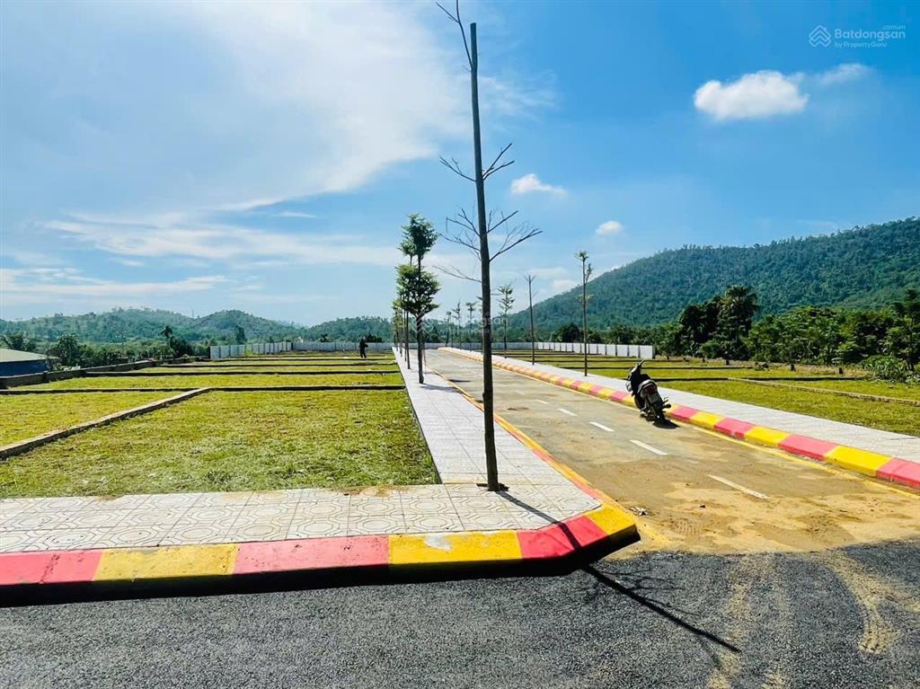 Gia đình e có duy nhất 1lô đất tại phú cát chỉ nhỉ 3tỷ có 109m vị trí đẹp cần bán gấp!