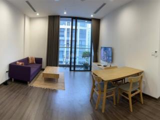 Cho thuê căn hộ 2pn 2vs lô góc, view vườn hoa, full đồ, vào ở luôn