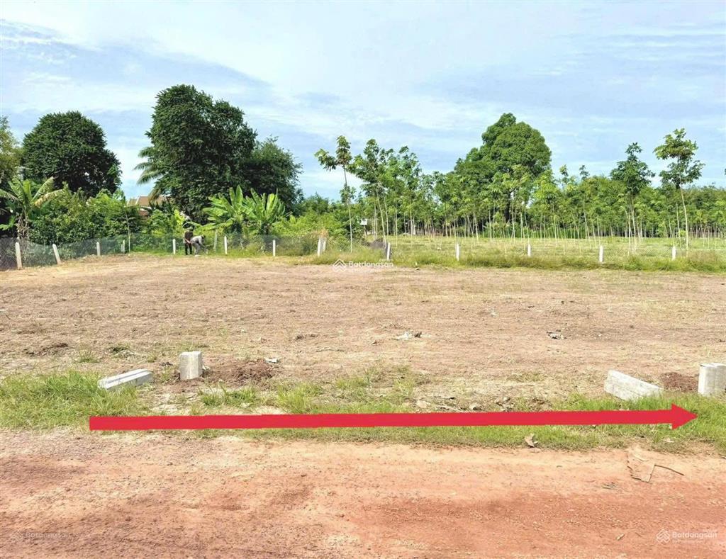 Cần bán lô đất nằm ở xã hưng thuận, trảng bàng, tây ninh 200m2 giá 700 triệu. nằm ngay chợ cầu xe