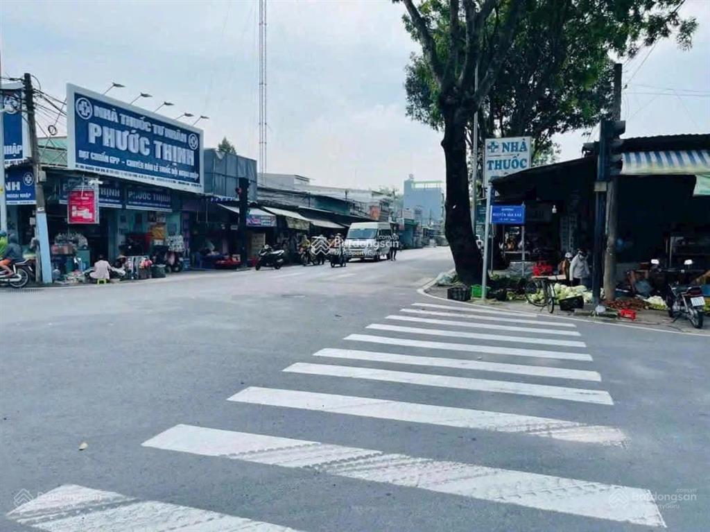 Cần bán lô đất nằm ở xã hưng thuận, trảng bàng, tây ninh 200m2 giá 700 triệu. nằm ngay chợ cầu xe