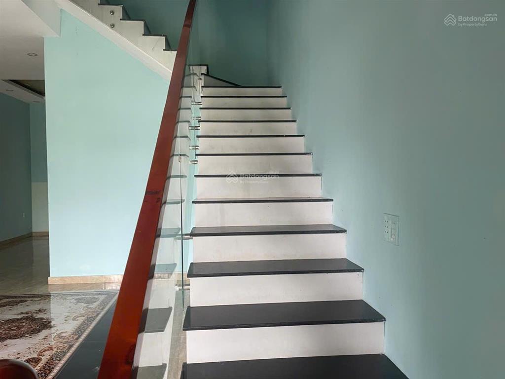 Chủ kẹt tiền bán gấp căn nhà ngay kp lộc du, trảng bàng, tây ninh. diện tích 104m2 giá 1 tỷ. shr.