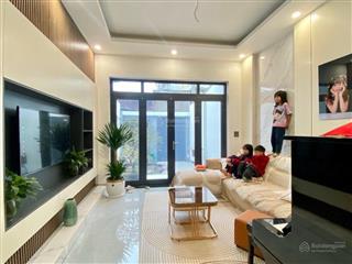 Vị trí cực đẹp tt thanh trì chủ gửi bán dt 45m2 giá 14 tỷ ô tô đỗ trước nhà tiện ích bạt ngàn