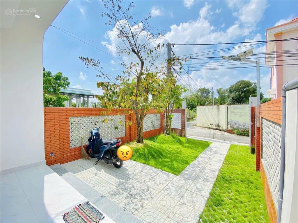 Không người trông coi bán 1 căn nhà vườn 120m2, sau lưng chợ bình chánh, shr bao nợ xấu