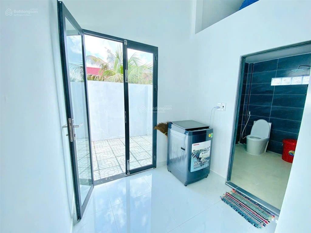 Không người trông coi bán 1 căn nhà vườn 120m2, sau lưng chợ bình chánh, shr bao nợ xấu