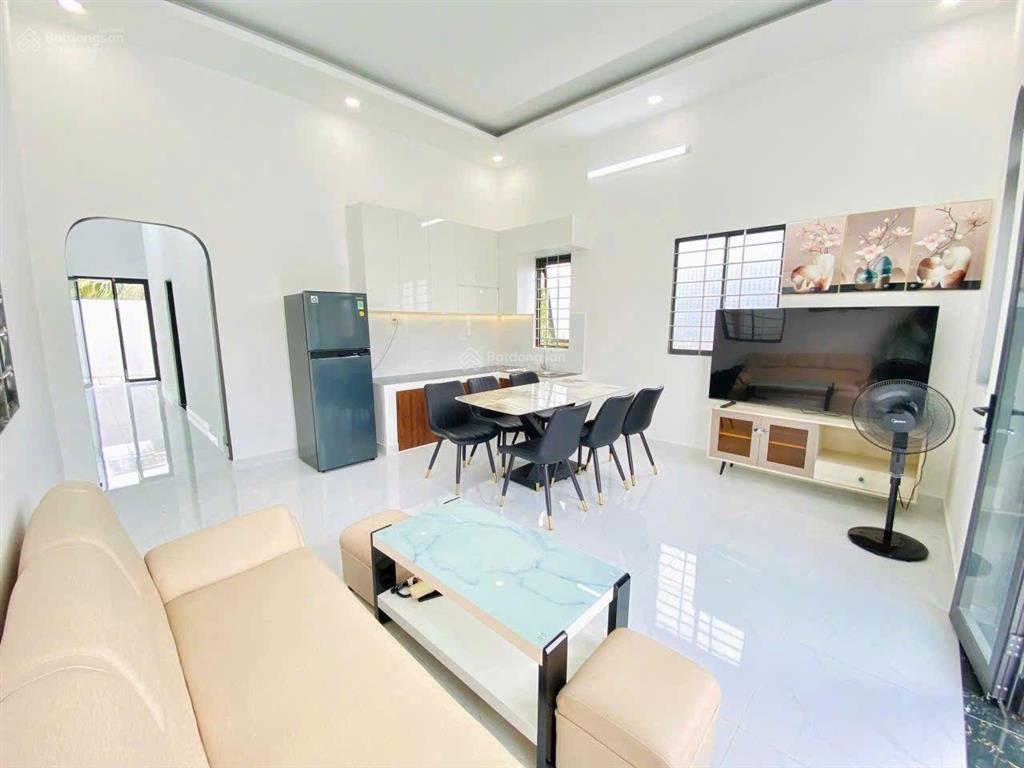 Không người trông coi bán 1 căn nhà vườn 120m2, sau lưng chợ bình chánh, shr bao nợ xấu