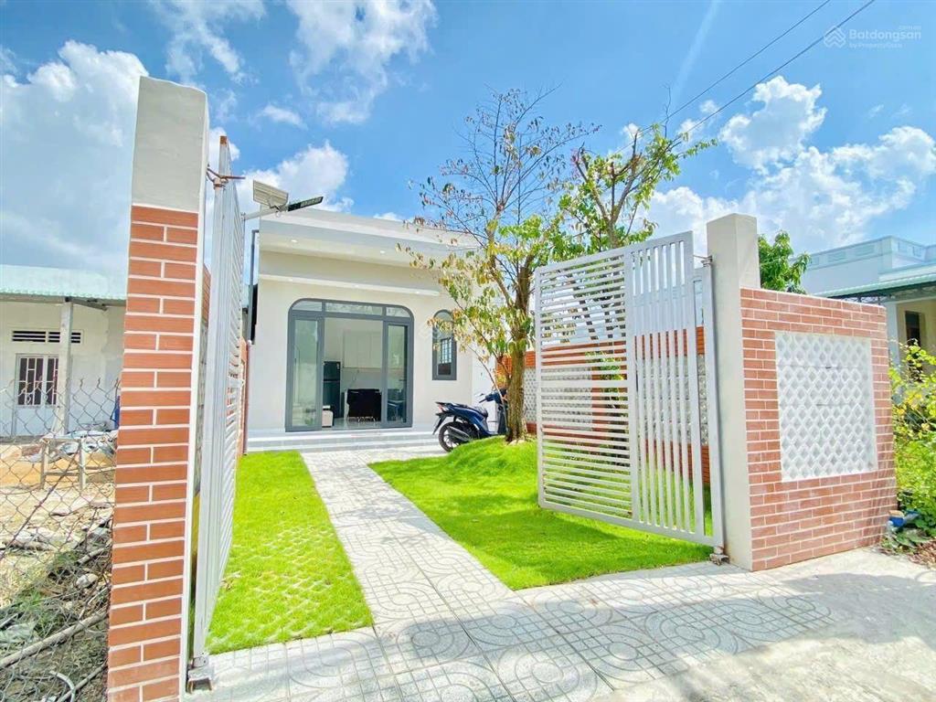 Không người trông coi bán 1 căn nhà vườn 120m2, sau lưng chợ bình chánh, shr bao nợ xấu