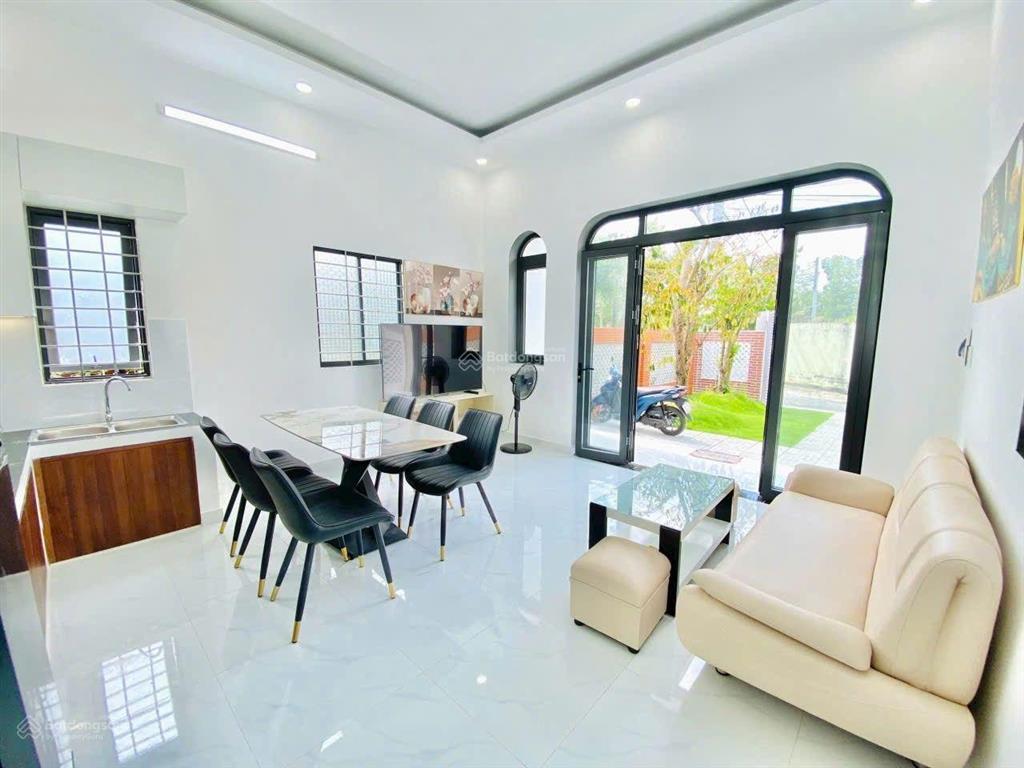 Không người trông coi bán 1 căn nhà vườn 120m2, sau lưng chợ bình chánh, shr bao nợ xấu