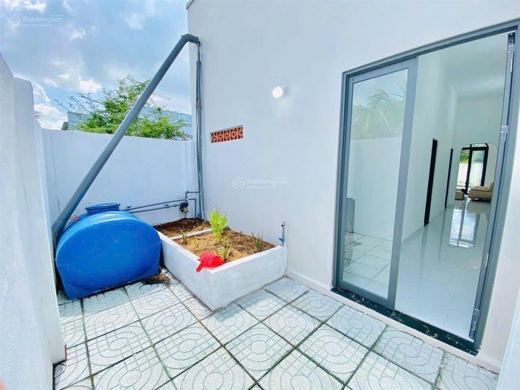 Không người trông coi bán 1 căn nhà vườn 120m2, sau lưng chợ bình chánh, shr bao nợ xấu