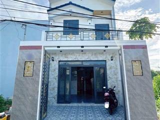 Chủ kẹt tiền gửi bán căn nhà 6x10
gần chợ bình chánh đang cho thuê 8tr giá 960tr shr k phát sinh