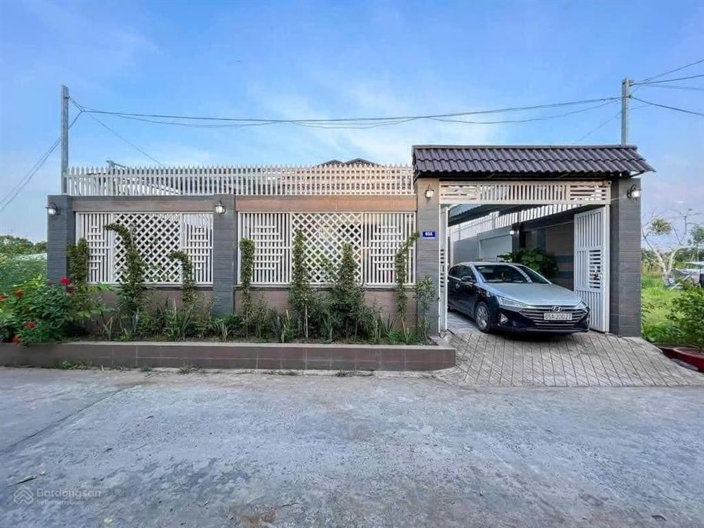 Chủ đi định cư bán gấp căn nhà vườn 200m2, gần chợ bình điền gần trường đại học kinh tế