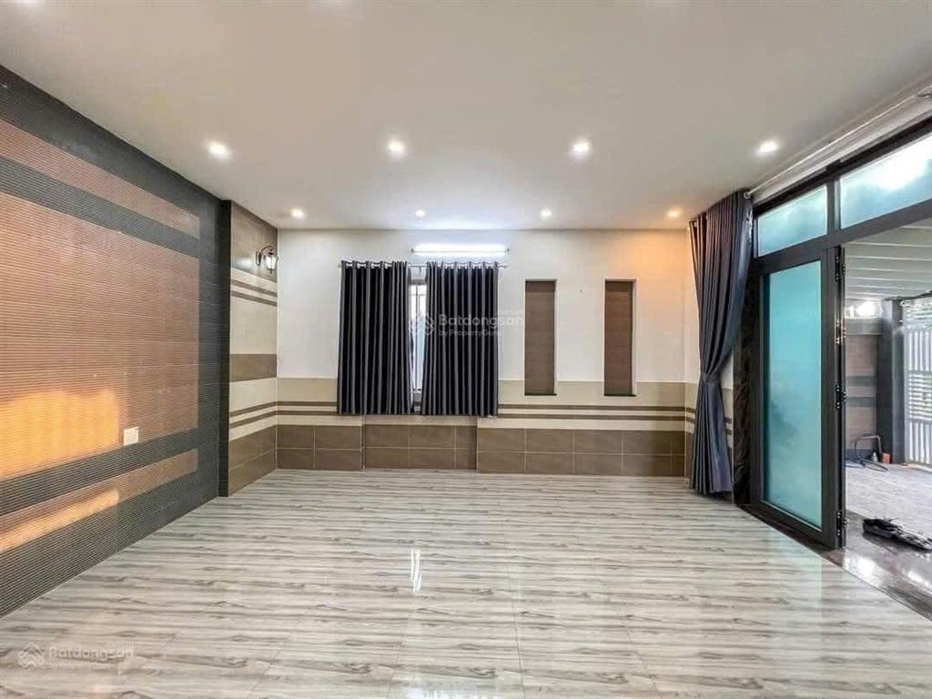 Chủ đi định cư bán gấp căn nhà vườn 200m2, gần chợ bình điền gần trường đại học kinh tế
