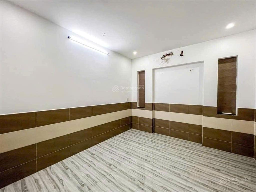 Chủ đi định cư bán gấp căn nhà vườn 200m2, gần chợ bình điền gần trường đại học kinh tế