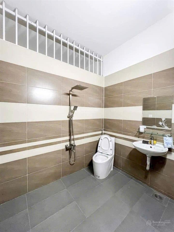 Chủ đi định cư bán gấp căn nhà vườn 200m2, gần chợ bình điền gần trường đại học kinh tế