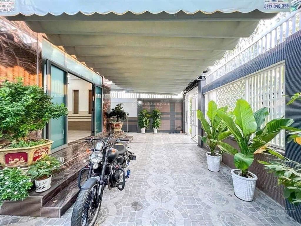 Chủ đi định cư bán gấp căn nhà vườn 200m2, gần chợ bình điền gần trường đại học kinh tế