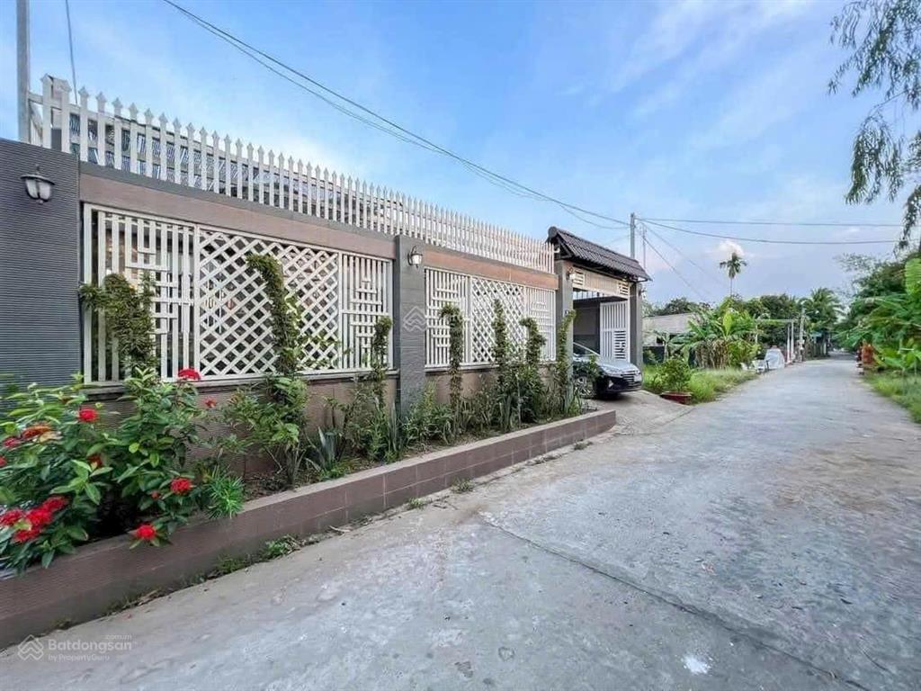 Chủ đi định cư bán gấp căn nhà vườn 200m2, gần chợ bình điền gần trường đại học kinh tế