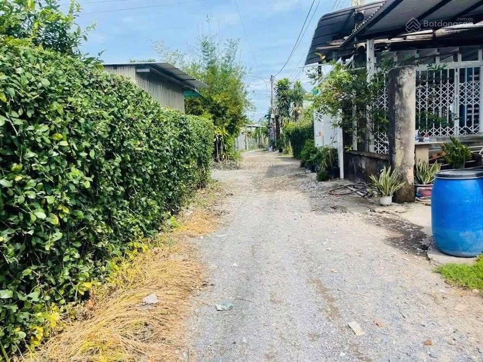 Chủ gửi bán đất đường suối lội, tân thông hội, củ chi. dt 136m2, sổ riêng, giá 1,8tỷ