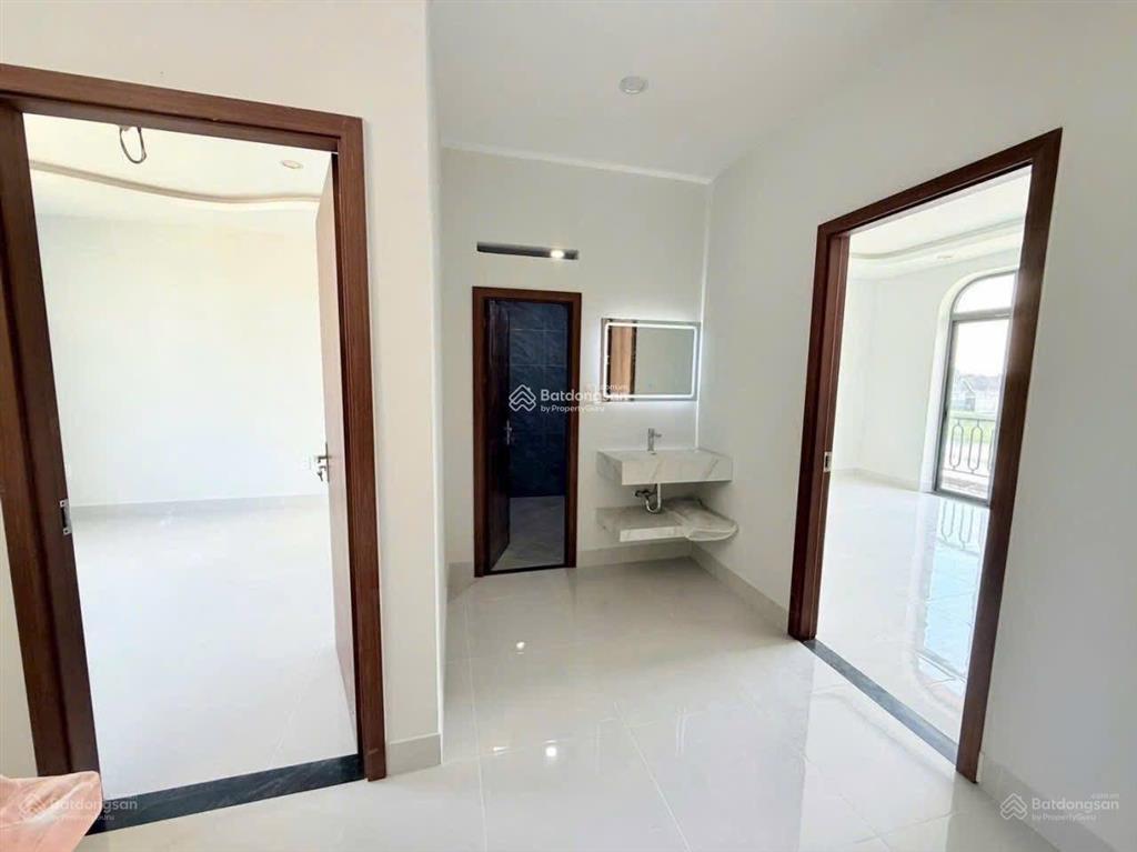 Nhà mới xây 1 trệt 2 lầu, tân phú trung, củ chi. cách bv xuyên á 10p, dt 6x14, giá chỉ 2tỷ5