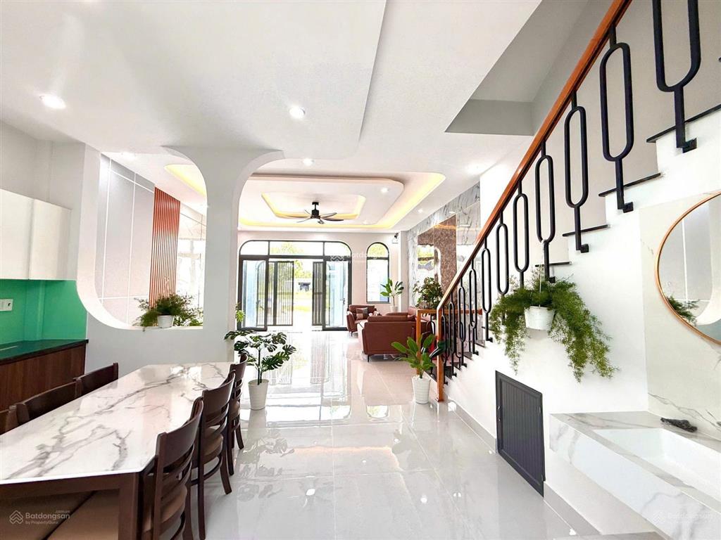 Nhà mới xây 1 trệt 2 lầu, tân phú trung, củ chi. cách bv xuyên á 10p, dt 6x14, giá chỉ 2tỷ5